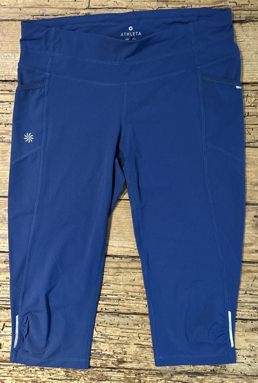 Athleta Women’s Blue Dobby Be Free Knicker Capri Pants Size S NWOT